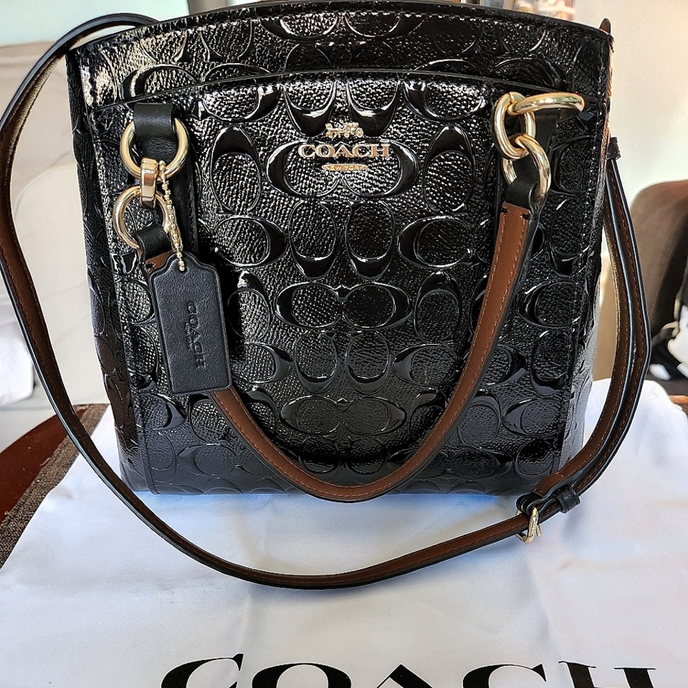 Coach Crossbody/Shoulder Debossed Sig Pat Lth MnTta